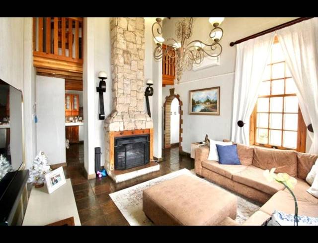 4 BEDROOM HOUSE FOR SALE IN DIE HEUWEL